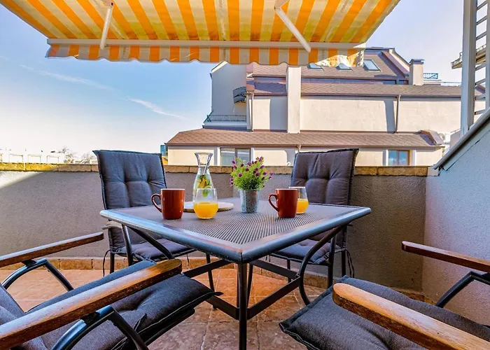 Castle 3br In Daire Filibe